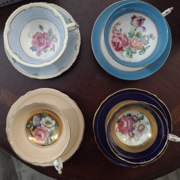 Paragon Collector's Dream! 4 cups and saucers, vg to near-mint, rare - Picture 1 of 4